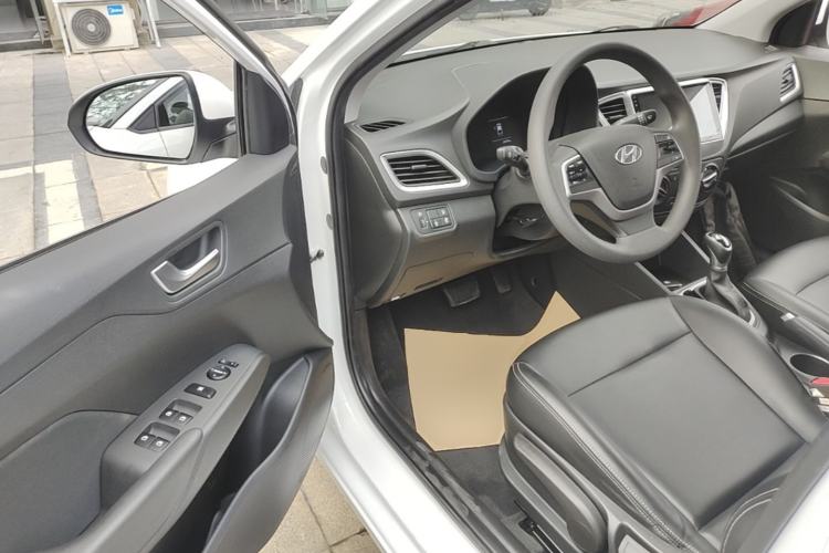Used Hyundai Verna (new generation) 2020 1.4L CVT GLS Cool Edition Driver Seat