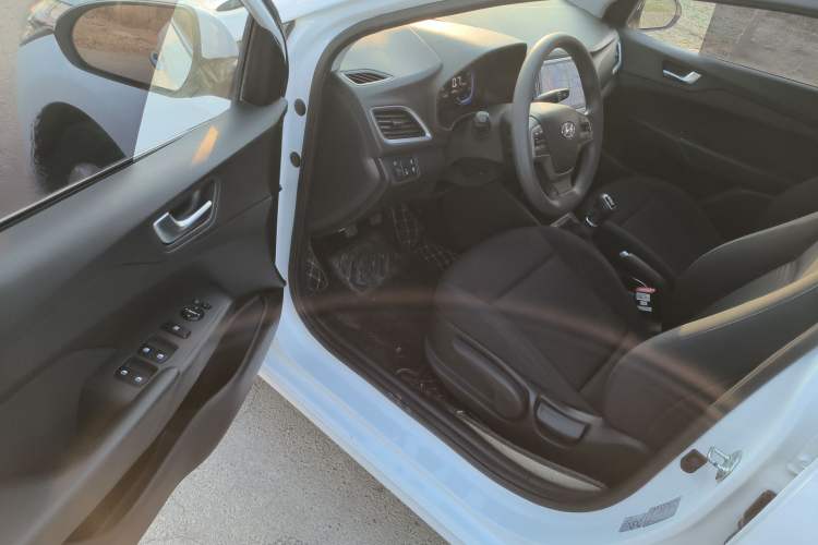 Used Hyundai Verna (new generation) 2020 1.4L Manual GLS Cool Edition Driver Seat