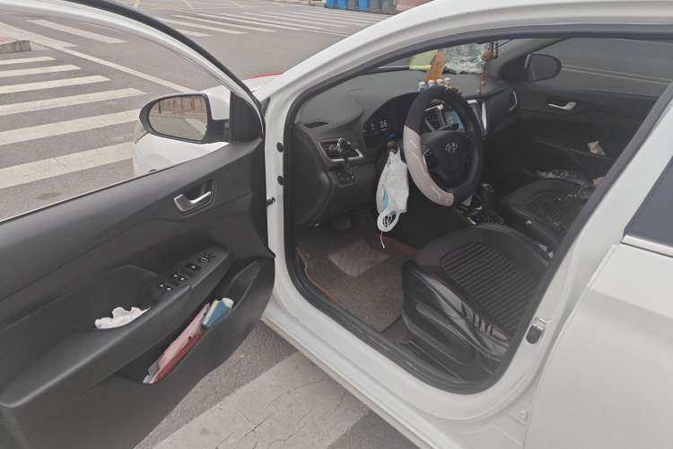 Used Hyundai Verna (new generation) 2020 1.4L CVT GLS Cool Edition Driver Seat