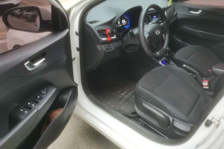 Used Hyundai Verna (new generation) 2020 1.4L CVT GLS Cool Edition Driver Seat