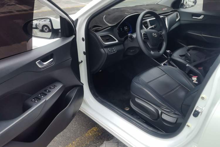Used Hyundai Verna (new generation) 2020 1.4L CVT GLS Cool Edition Driver Seat