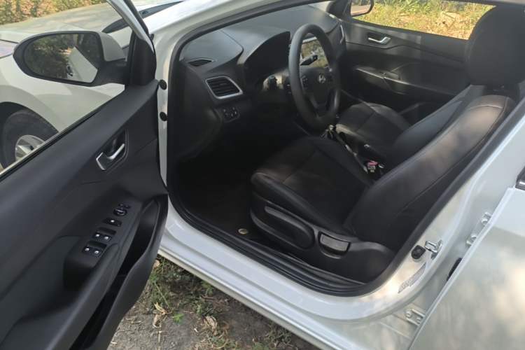 Used Hyundai Verna (new generation) 2020 1.4L CVT GLS Cool Edition Driver Seat