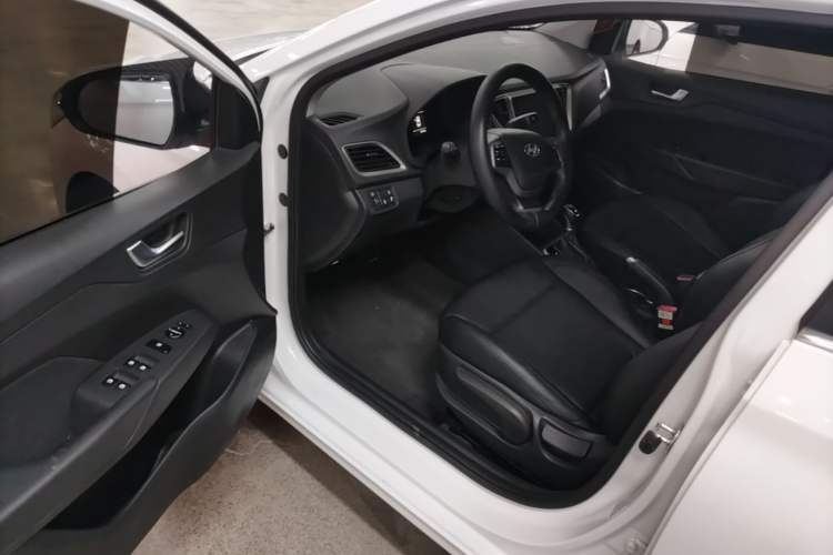 Used Hyundai Verna (new generation) 2020 1.4L CVT GLS Cool Edition Driver Seat
