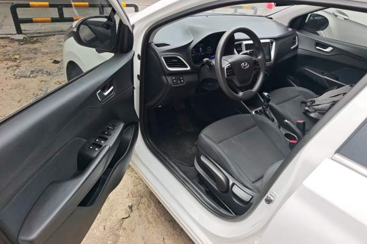 Used Hyundai Verna (new generation) 2020 1.4L CVT GLS Cool Edition Driver Seat