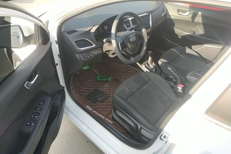 Used Hyundai Verna (new generation) 2020 1.4L CVT TOP Elite Edition Driver Seat