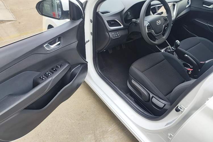 Used Hyundai Verna (new generation) 2020 1.4L Manual GLS Cool Edition Driver Seat