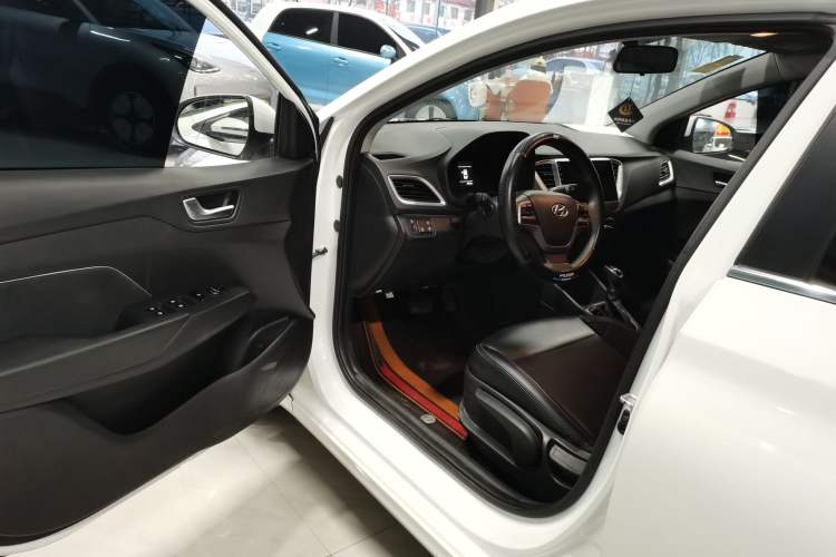 Used Hyundai Verna (new generation) 2020 1.4L CVT GLS Cool Edition Driver Seat
