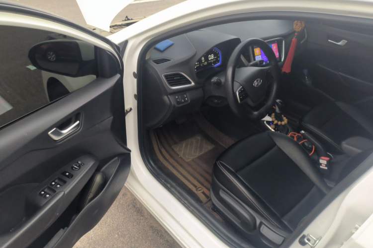 Used Hyundai Verna (new generation) 2020 1.4L CVT GLS Cool Edition Driver Seat