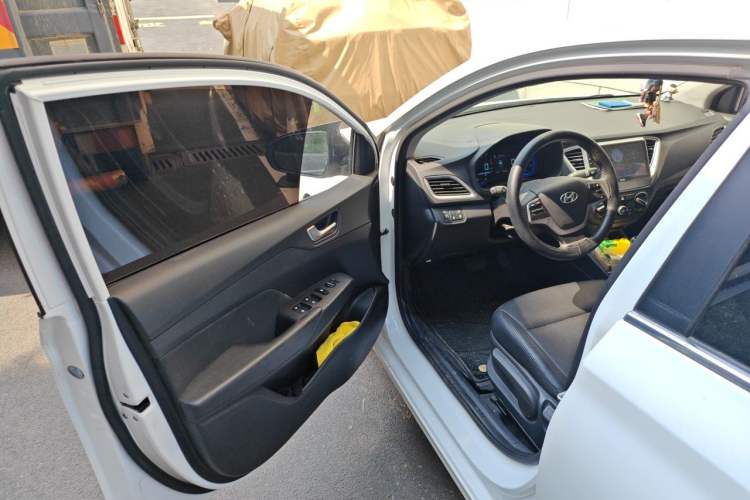 Used Hyundai Verna (new generation) 2020 1.4L CVT GLS Cool Edition Driver Seat
