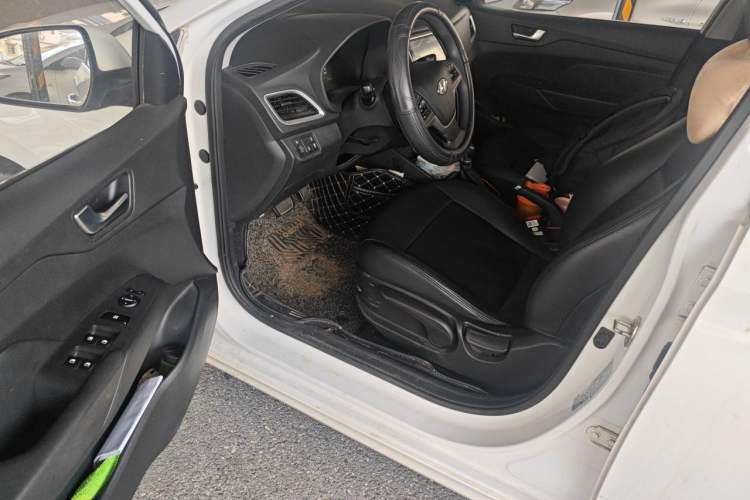 Used Hyundai Verna (new generation) 2020 1.4L CVT GLS Cool Edition Driver Seat