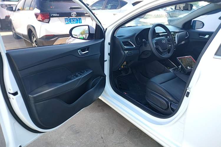 Used Hyundai Verna (new generation) 2020 1.4L Manual GLS Cool Edition Driver Seat