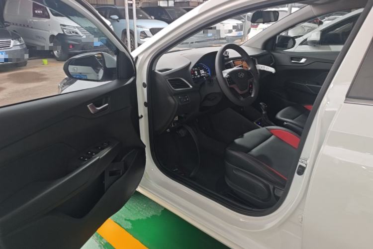 Used Hyundai Verna (new generation) 2020 1.4L CVT GLS Cool Edition Driver Seat