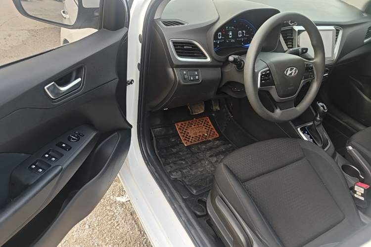 Used Hyundai Verna (new generation) 2020 1.4L CVT GLS Cool Edition Driver Seat