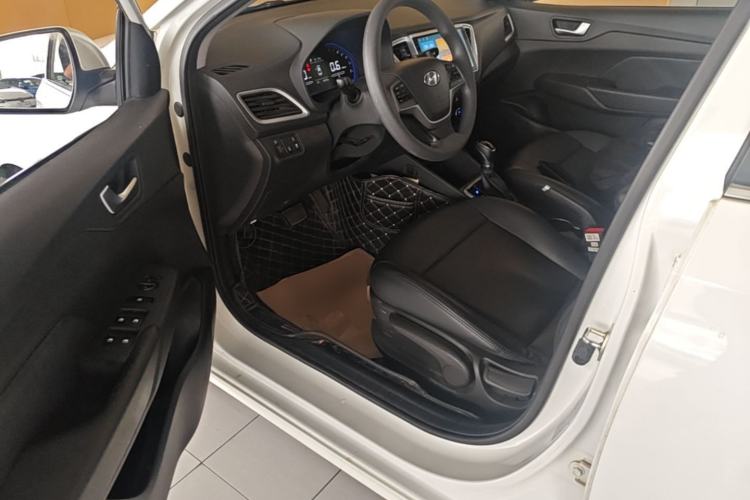 Used Hyundai Verna (new generation) 2020 1.4L CVT GLS Cool Edition Driver Seat