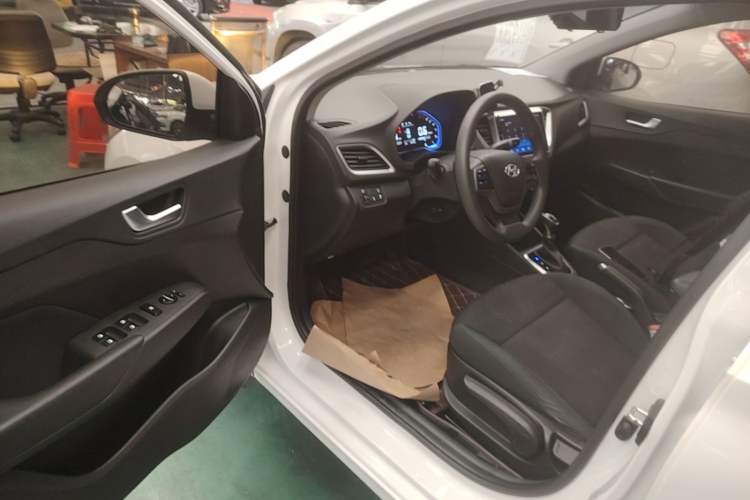 Used Hyundai Verna (new generation) 2020 1.4L CVT GLS Cool Edition Driver Seat