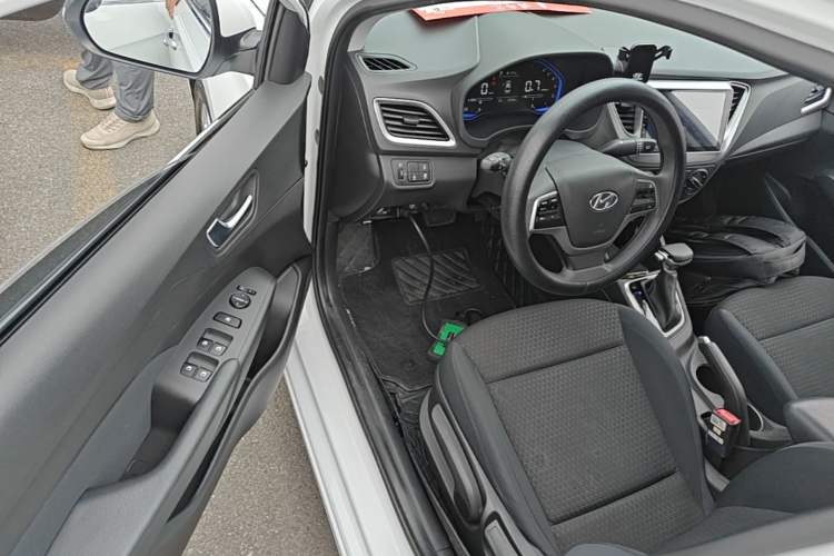 Used Hyundai Verna (new generation) 2020 1.4L CVT GLS Cool Edition Driver Seat
