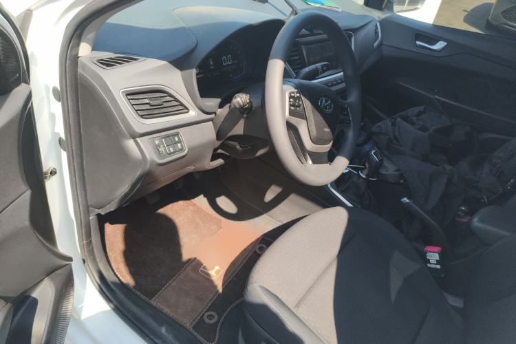 Used Hyundai Verna (new generation) 2020 1.4L Manual GLS Cool Edition Driver Seat