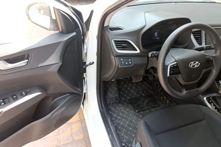 Used Hyundai Verna (new generation) 2020 1.4L CVT GLS Cool Edition Driver Seat