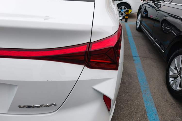 Used Hyundai Verna (new generation) 2020 1.4L CVT GLS Cool Edition Exterior 3