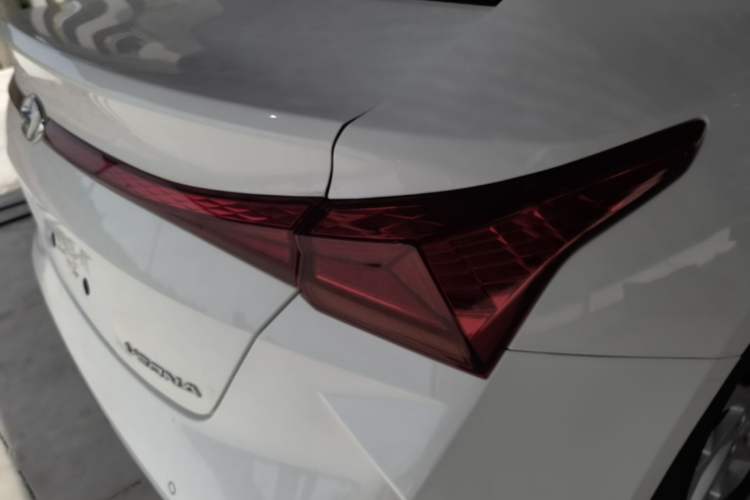 Used Hyundai Verna (new generation) 2020 1.4L Manual GLS Cool Edition Exterior 3