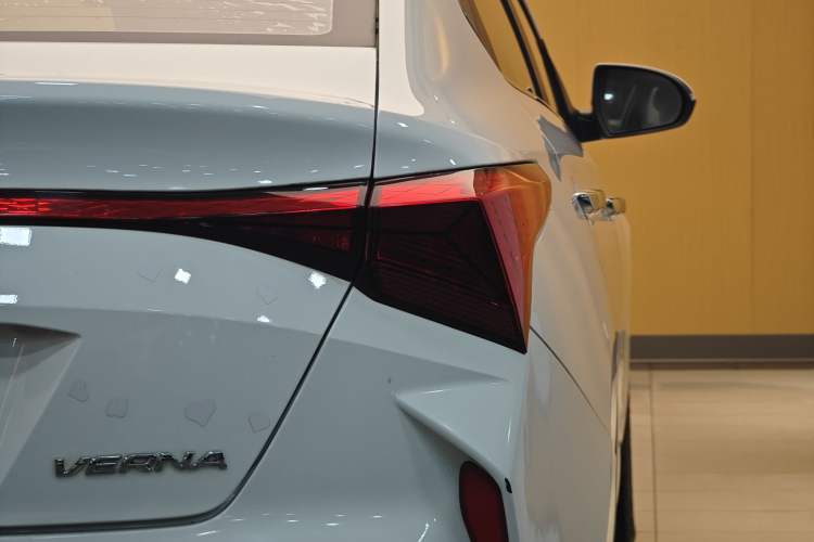Used Hyundai Verna (new generation) 2020 1.4L CVT GLS Cool Edition Exterior 4