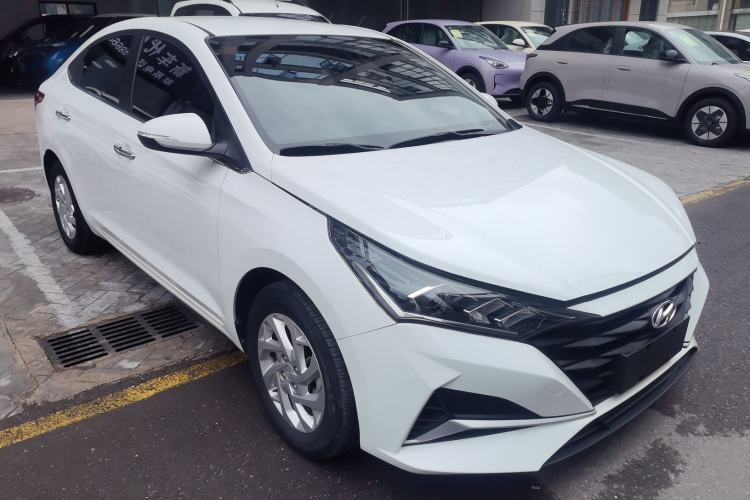 Used Hyundai Verna (new generation) 2020 1.4L CVT GLS Cool Edition Front Right 45 Deg