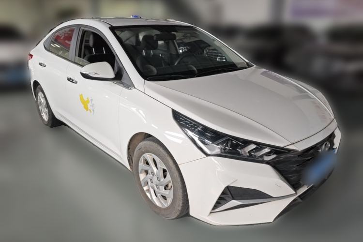 Used Hyundai Verna (new generation) 2020 1.4L Manual GLS Cool Edition Front Right 45 Deg