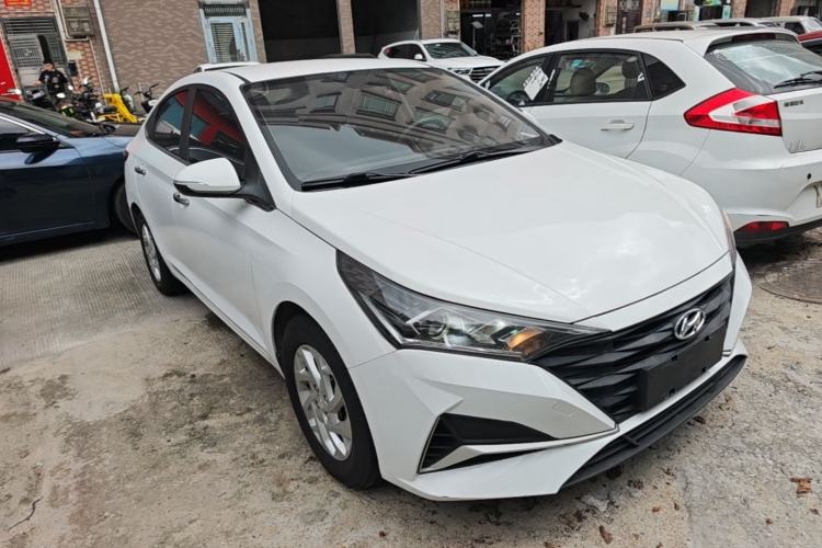 Used Hyundai Verna (new generation) 2020 1.4L CVT GLS Cool Edition Front Right 45 Deg