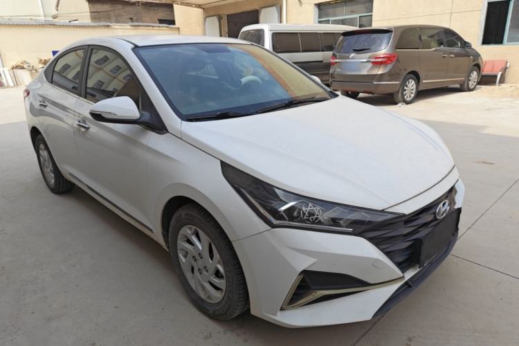 Used Hyundai Verna (new generation) 2020 1.4L CVT GLS Cool Edition Front Right 45 Deg