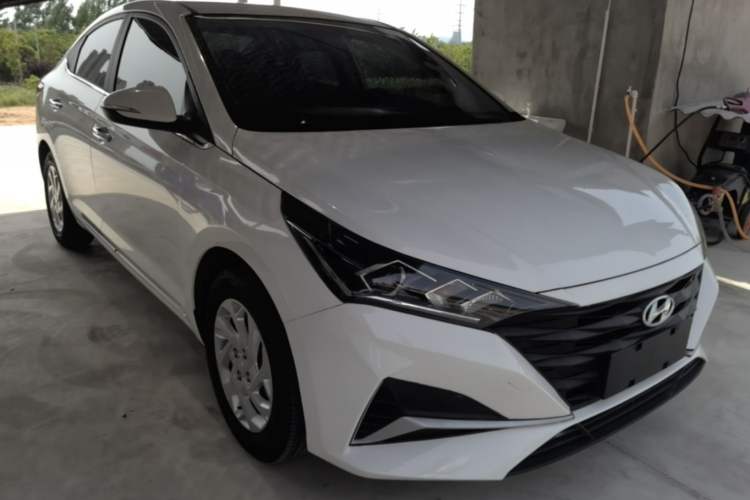 Used Hyundai Verna (new generation) 2020 1.4L Manual GLS Cool Edition Front Right 45 Deg