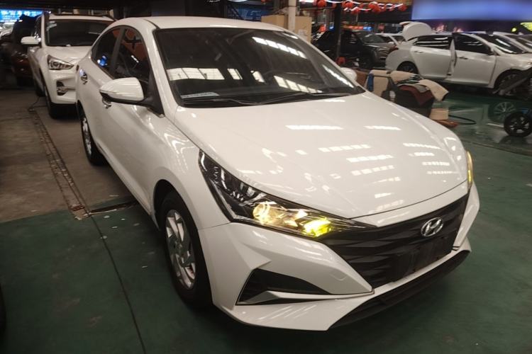 Used Hyundai Verna (new generation) 2020 1.4L CVT GLS Cool Edition Front Right 45 Deg