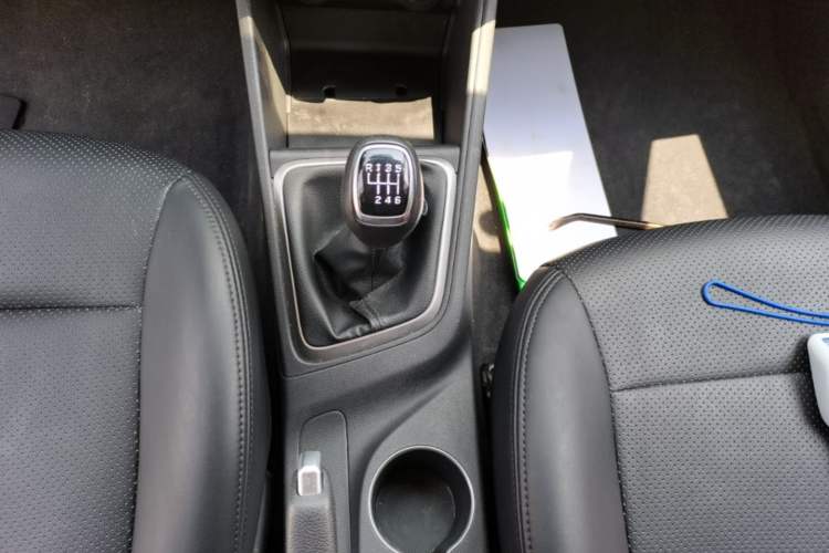 Used Hyundai Verna (new generation) 2020 1.4L Manual GLS Cool Edition Gear Lever