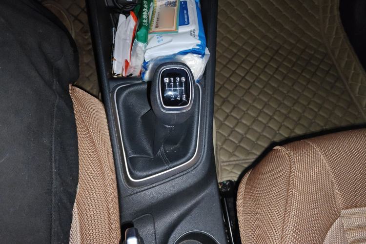 Used Hyundai Verna (new generation) 2020 1.4L Manual GLS Cool Edition Gear Lever