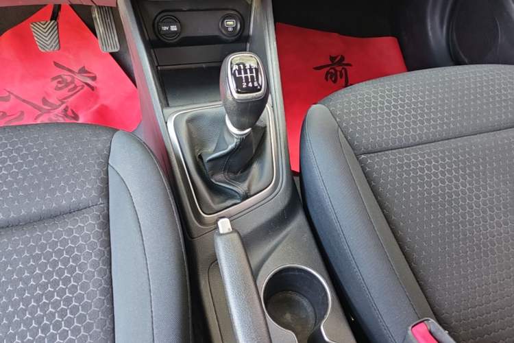 Used Hyundai Verna (new generation) 2020 1.4L Manual GLS Cool Edition Gear Lever