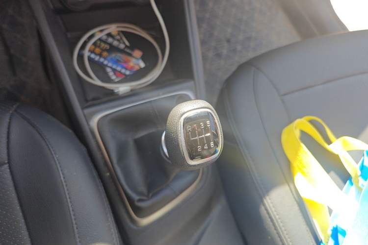 Used Hyundai Verna (new generation) 2020 1.4L Manual GLS Cool Edition Gear Lever