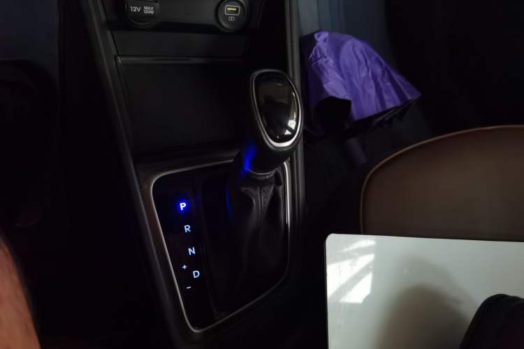 Used Hyundai Verna (new generation) 2020 1.4L CVT GLS Cool Edition Gear Lever