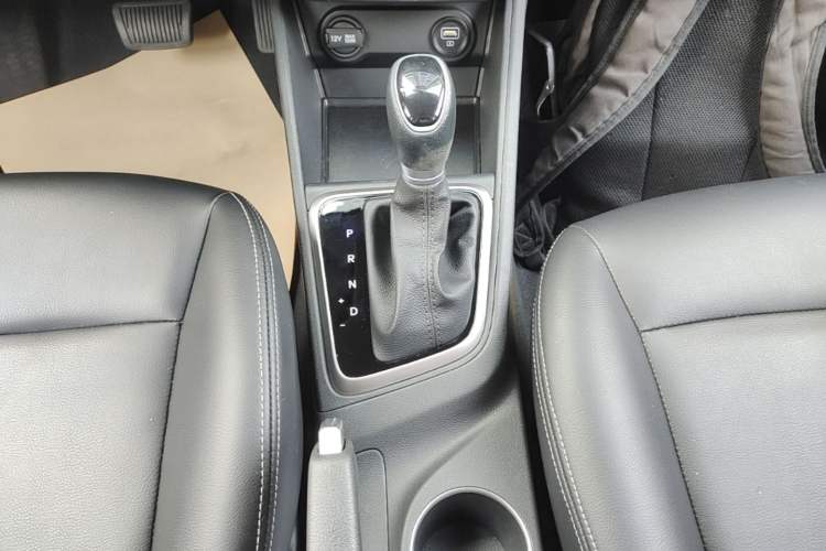 Used Hyundai Verna (new generation) 2020 1.4L CVT GLS Cool Edition Gear Lever