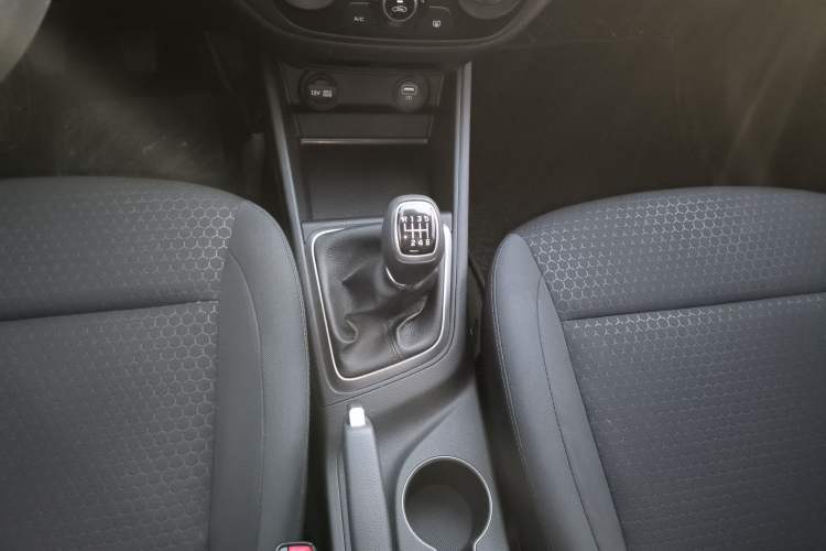 Used Hyundai Verna (new generation) 2020 1.4L Manual GLS Cool Edition Gear Lever