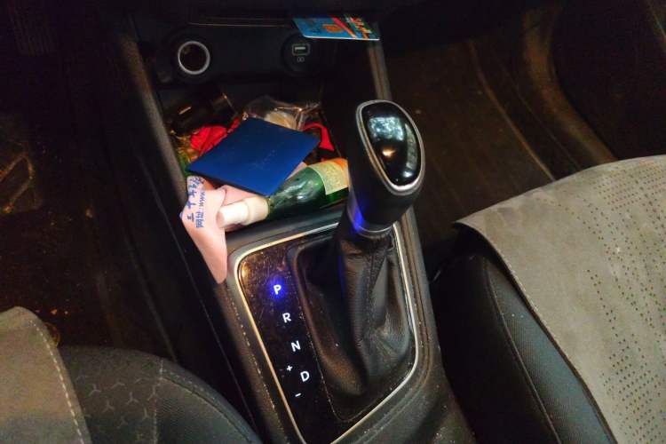 Used Hyundai Verna (new generation) 2020 1.4L CVT GLS Cool Edition Gear Lever