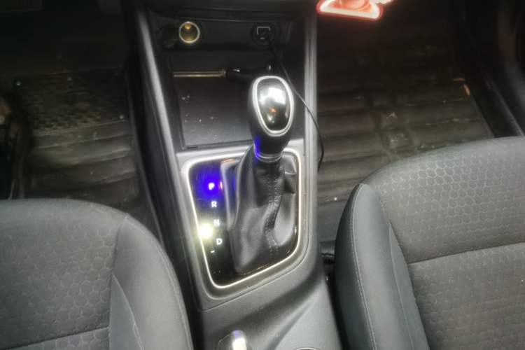 Used Hyundai Verna (new generation) 2020 1.4L CVT GLS Cool Edition Gear Lever