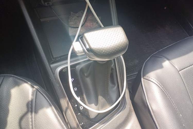 Used Hyundai Verna (new generation) 2020 1.4L CVT GLS Cool Edition Gear Lever
