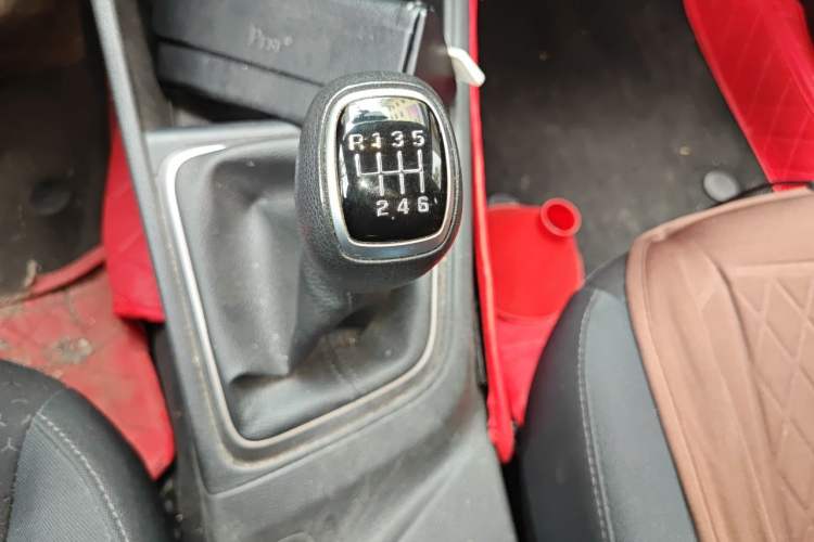 Used Hyundai Verna (new generation) 2020 1.4L Manual GLS Cool Edition Gear Lever