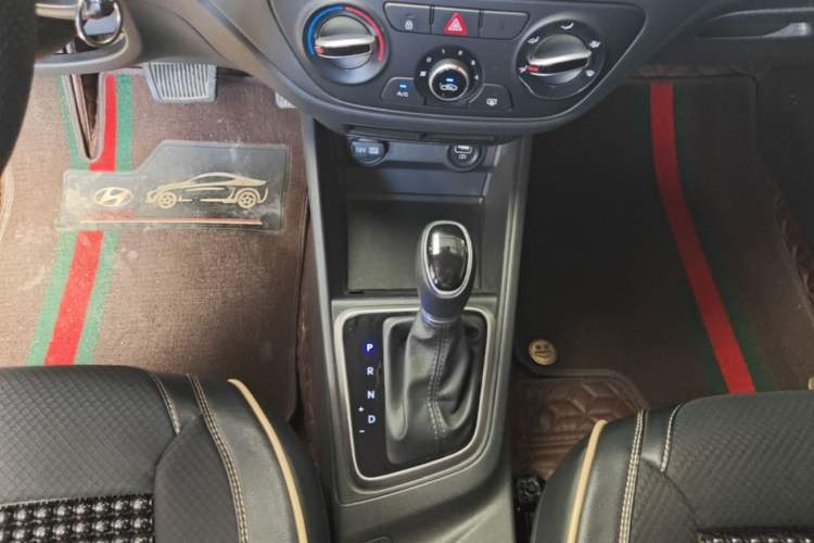 Used Hyundai Verna (new generation) 2020 1.4L CVT GLS Cool Edition Gear Lever