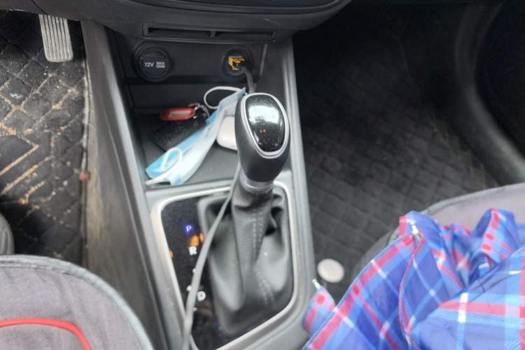 Used Hyundai Verna (new generation) 2020 1.4L CVT GLS Cool Edition Gear Lever