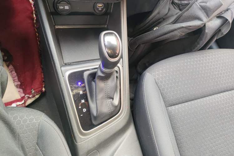 Used Hyundai Verna (new generation) 2020 1.4L CVT GLS Cool Edition Gear Lever