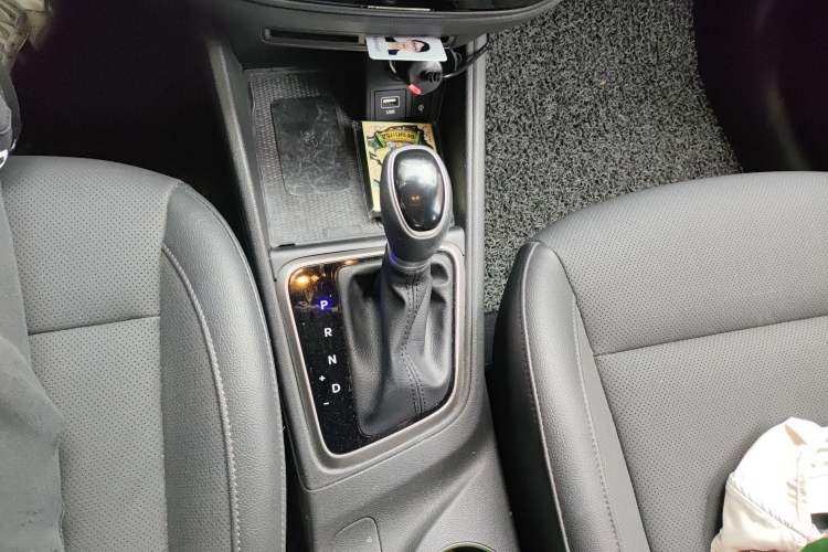 Used Hyundai Verna (new generation) 2020 1.4L CVT TOP Elite Edition Gear Lever