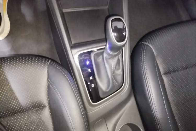 Used Hyundai Verna (new generation) 2020 1.4L CVT GLS Cool Edition Gear Lever