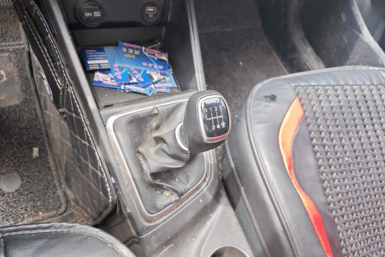 Used Hyundai Verna (new generation) 2020 1.4L Manual GLS Cool Edition Gear Lever