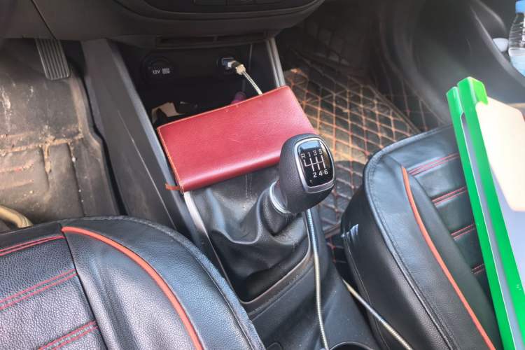 Used Hyundai Verna (new generation) 2020 1.4L Manual GLS Cool Edition Gear Lever
