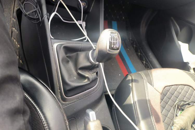 Used Hyundai Verna (new generation) 2020 1.4L Manual GLS Cool Edition Gear Lever